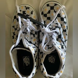 Big girls vans off the wall daisy sneakers